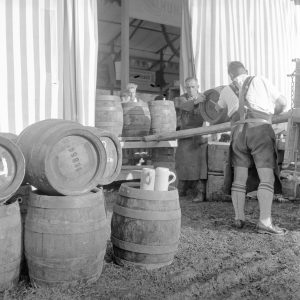 Trachtenfest mit Bier, 1951