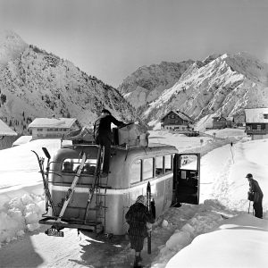 Postbus mit Leuten, 1940