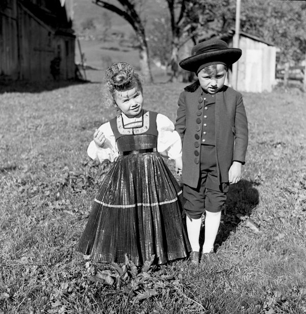 Trachtenpärchen aus dem Bregenzerwald, 1941