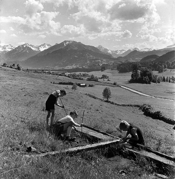 Spielende Buben, 1949