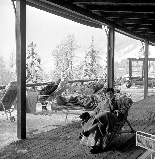 Sonnenbaden am Oberjoch, 1952