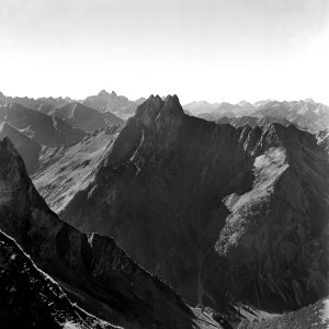Hoch in den Bergen, 1952