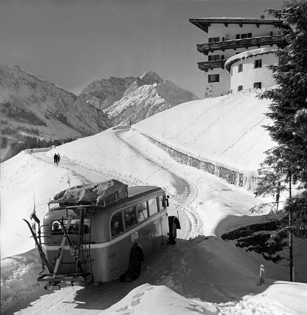 Postbus am Ifenhotel, 1940